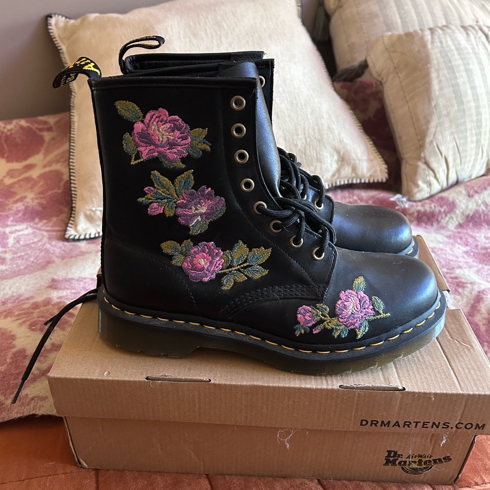 Dr. Martens Vonda II Black Boots with purple Floral Embroidery. US 9. Brand new